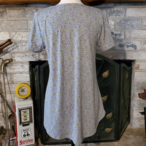 LuLaRoe Classic T - Picture 4 of 6